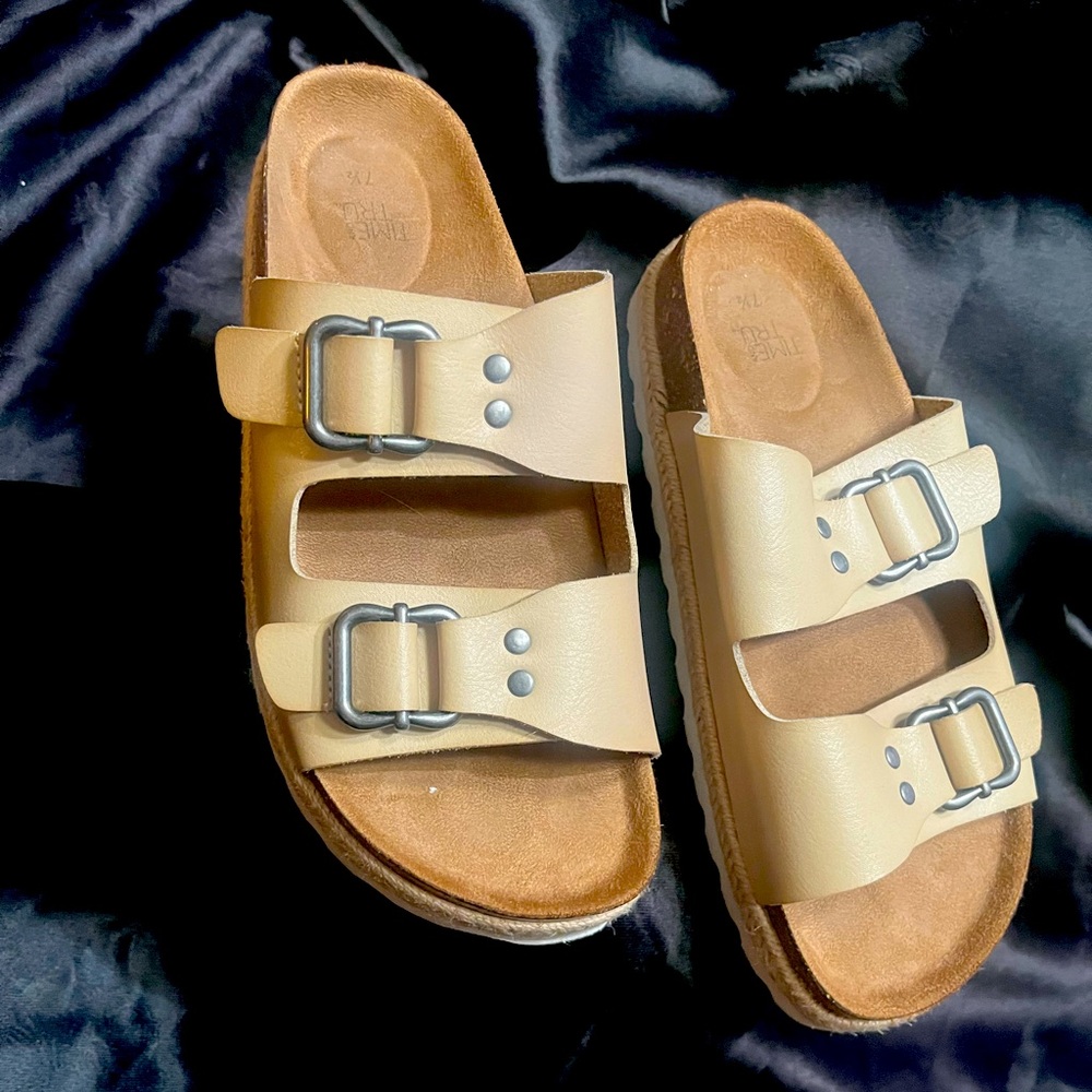 Elegant Beige Women's Sandals with Buckle Straps